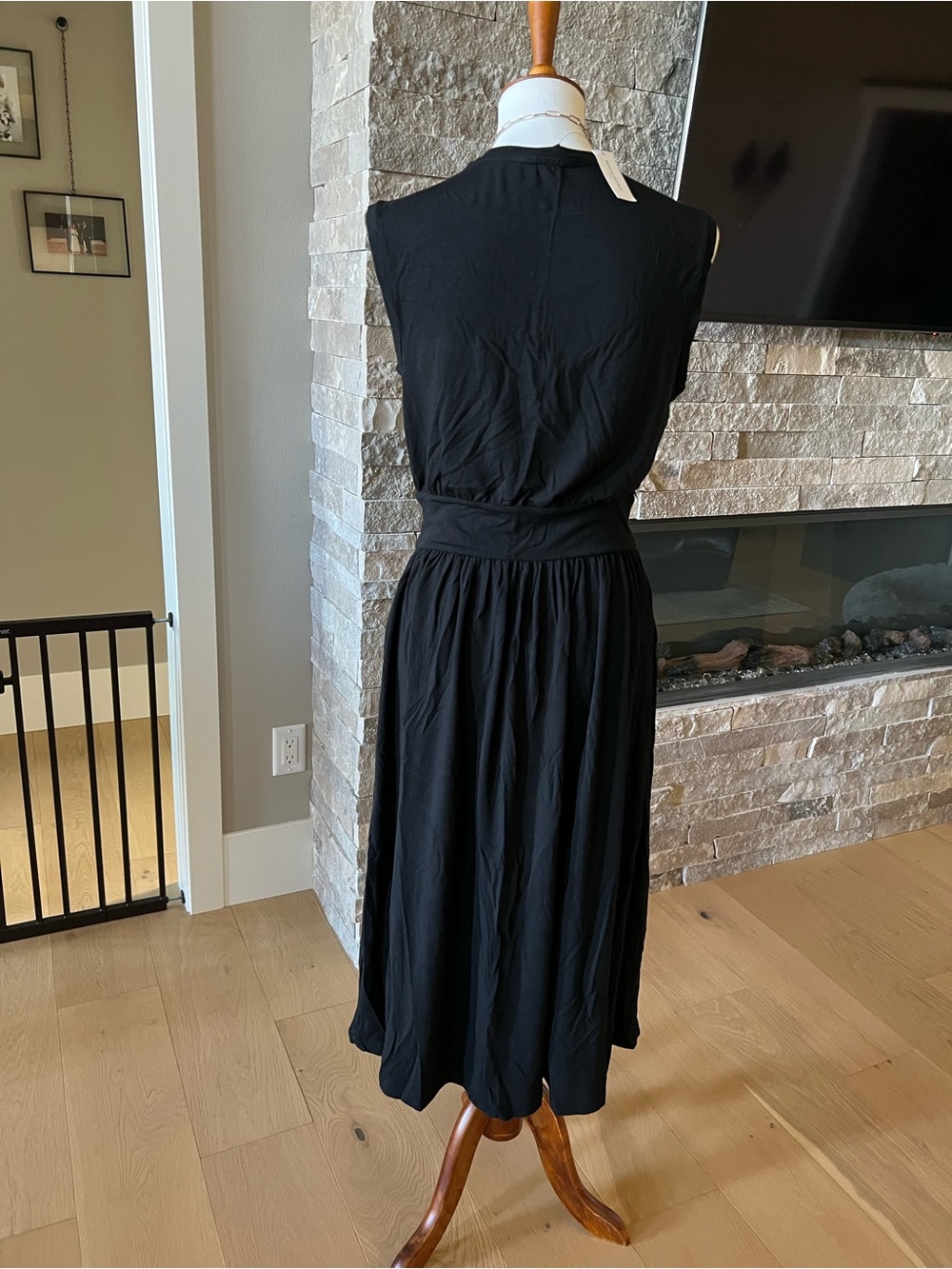 Banana Republic Black Sleeveless Dress - Picture 3 of 5